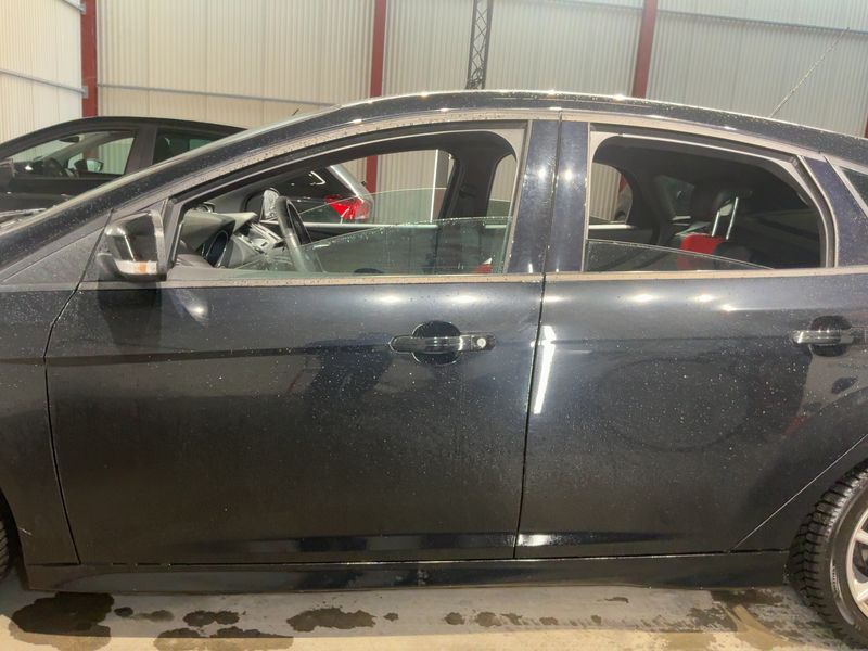 Ford Focus 2.0 EcoBoost ST 2015 – снимка 4