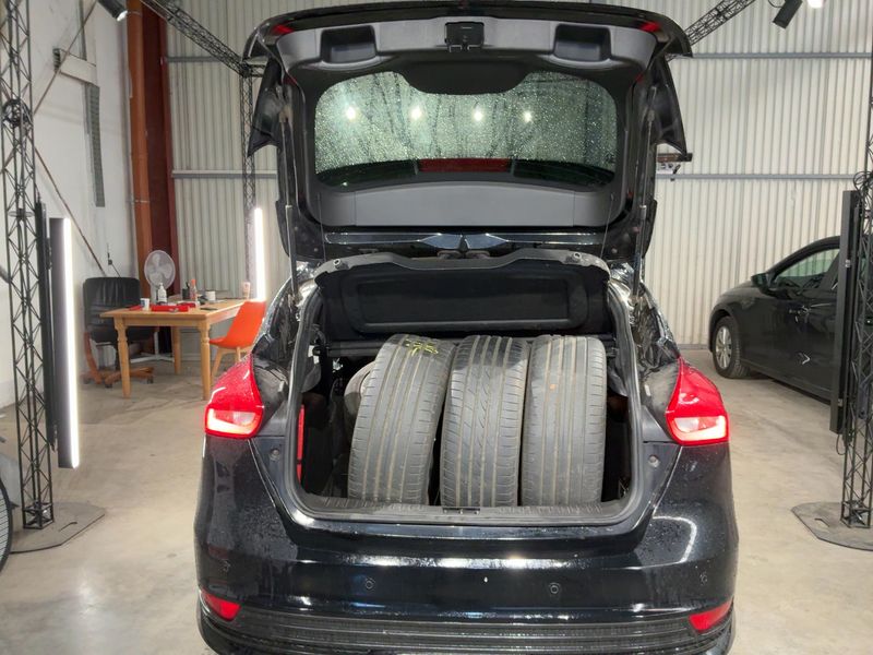 Ford Focus 2.0 EcoBoost ST 2015 – снимка 16