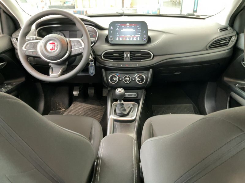 Fiat Tipo 1.6 M-Jet City 2024 – снимка 17