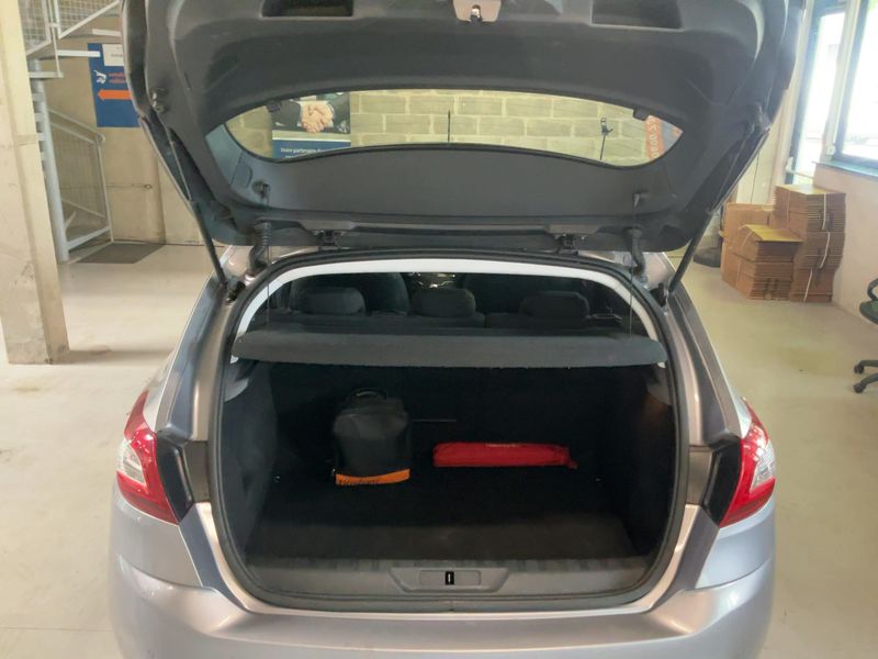 Peugeot 308 1.2 e-THP Allure 2015 – снимка 15