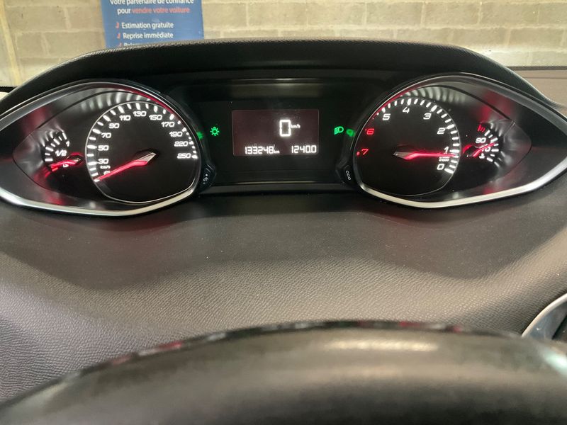 Peugeot 308 1.2 e-THP Allure 2015 – снимка 18