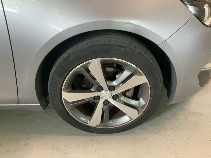 Peugeot 308 1.2 e-THP Allure 2015 – снимка 11