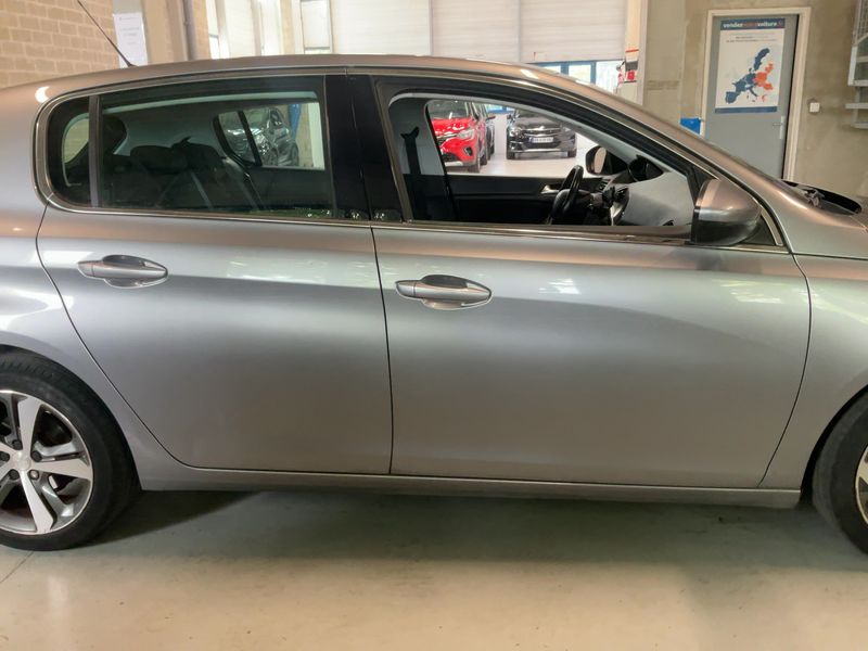 Peugeot 308 1.2 e-THP Allure 2015 – снимка 10