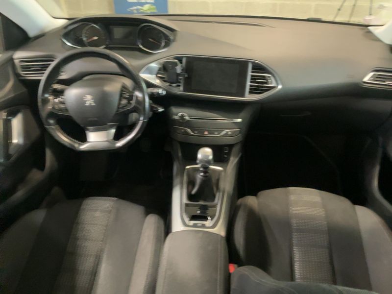 Peugeot 308 1.2 e-THP Allure 2015 – снимка 17