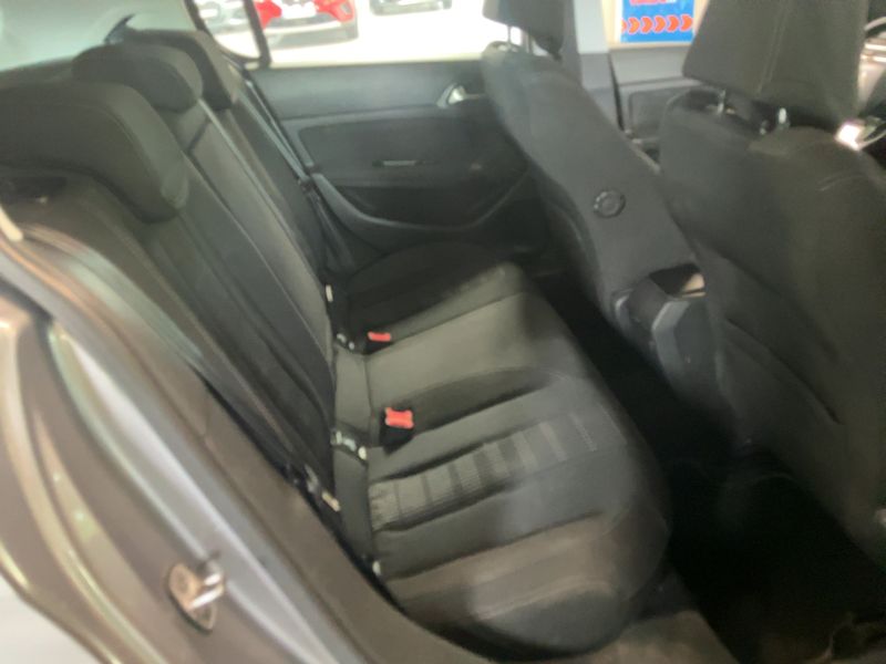 Peugeot 308 1.2 e-THP Allure 2015 – снимка 19