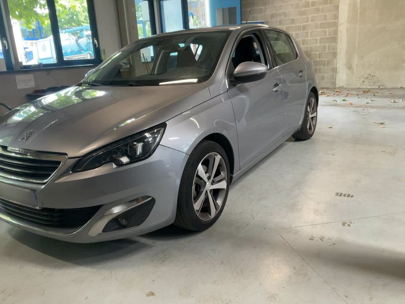 Peugeot 308 1.2 e-THP Allure 2015 – снимка 2