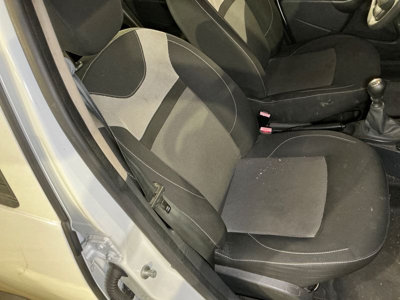 Dacia Duster 1.5 dCi Laureate 4x2 2016 – снимка 35