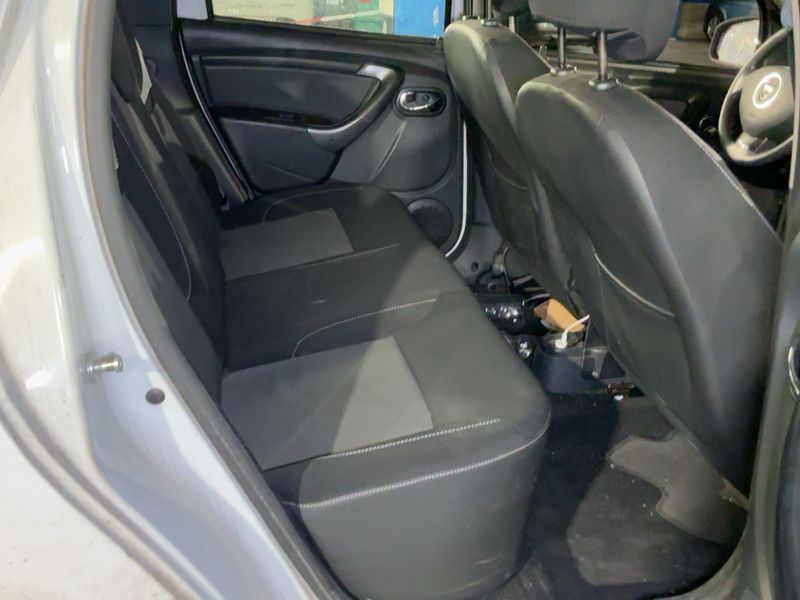 Dacia Duster 1.5 dCi Laureate 4x2 2016 – снимка 19
