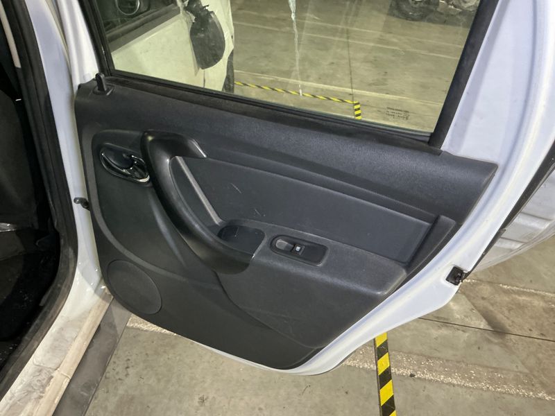 Dacia Duster 1.5 dCi Laureate 4x2 2016 – снимка 31