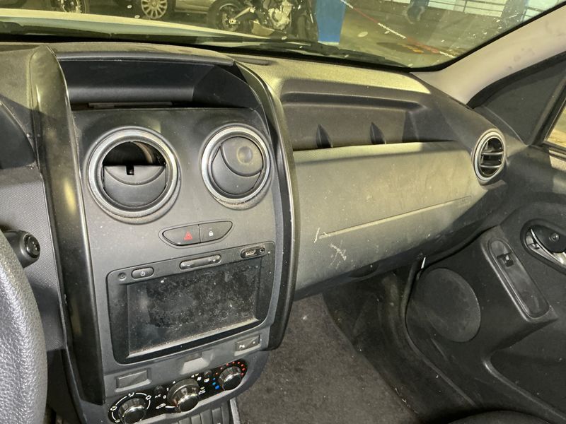 Dacia Duster 1.5 dCi Laureate 4x2 2016 – снимка 40