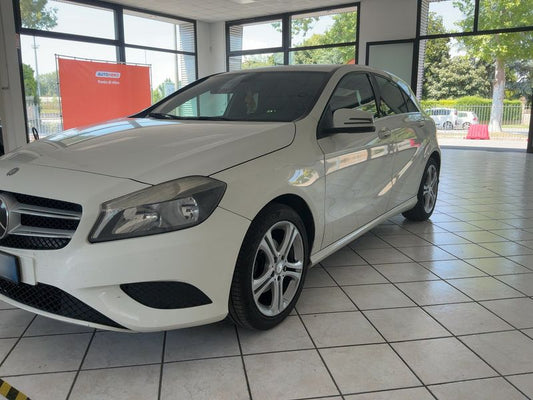 Mercedes-Benz A-Klasse A 180 CDI BlueEfficiency Urban 2013 – снимка 2