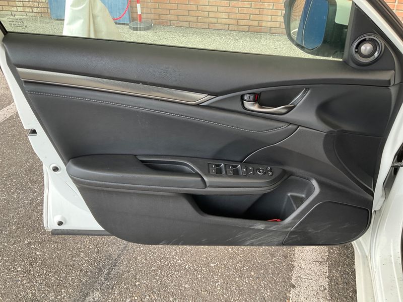 Honda Civic 1.0 VTEC Executive Premium 2018 – снимка 37