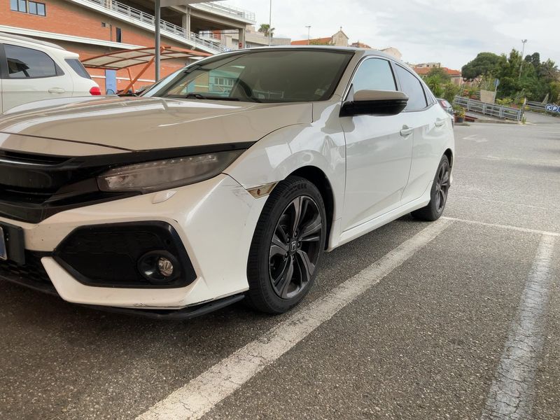 Honda Civic 1.0 VTEC Executive Premium 2018 – снимка 2
