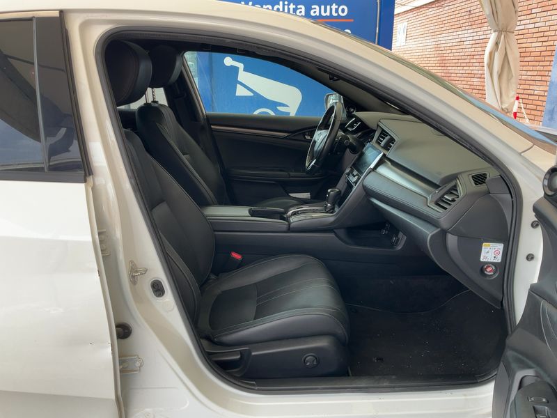 Honda Civic 1.0 VTEC Executive Premium 2018 – снимка 16