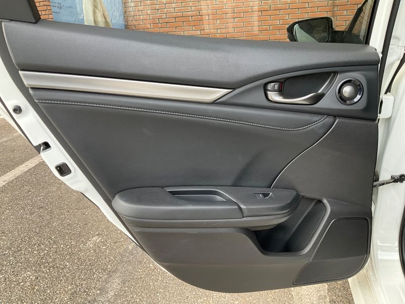 Honda Civic 1.0 VTEC Executive Premium 2018 – снимка 38