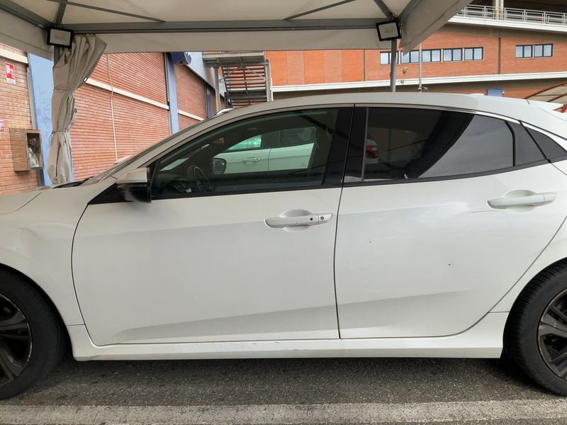 Honda Civic 1.0 VTEC Executive Premium 2018 – снимка 4