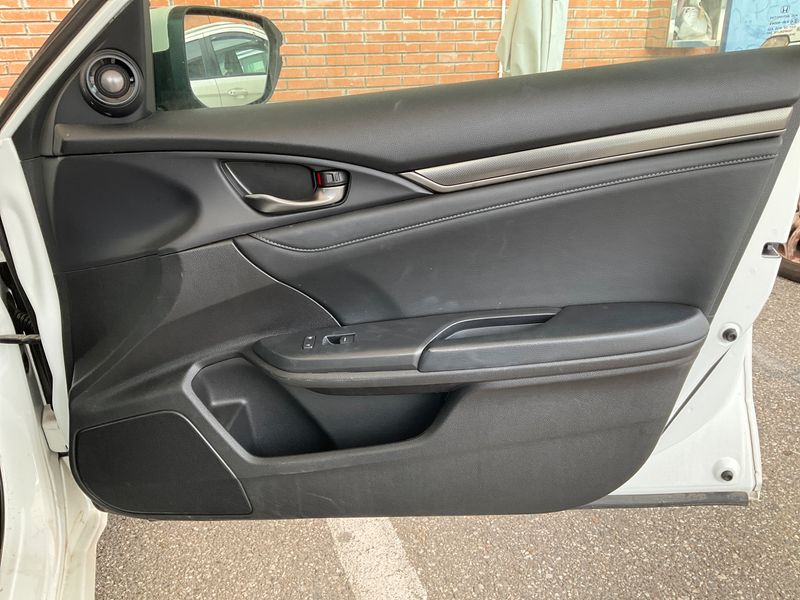 Honda Civic 1.0 VTEC Executive Premium 2018 – снимка 41