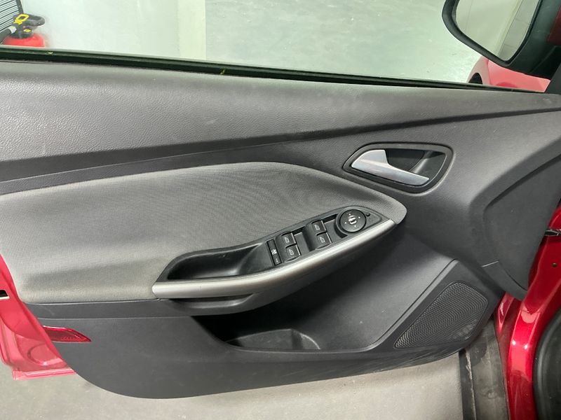 Ford Focus 1.6 Ti-VCT Trend 2014 – снимка 33