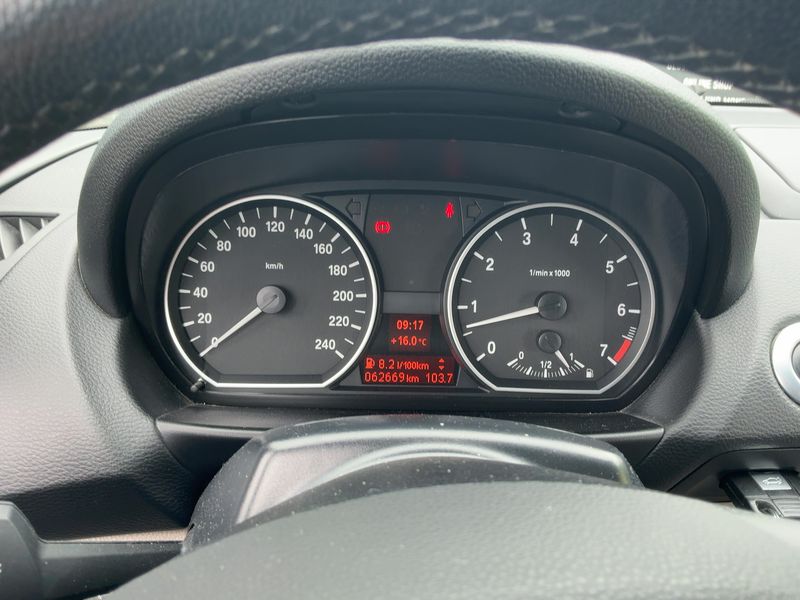 BMW 1er 118i 2010 – снимка 18