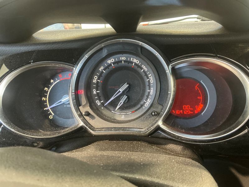 Citroen DS3 1.4 HDi Chic 2011 – снимка 4