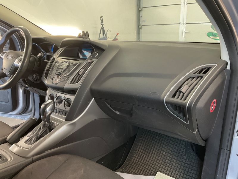 Ford Focus 1.6 Ti-VCT SYNC Edition 2014 – снимка 42