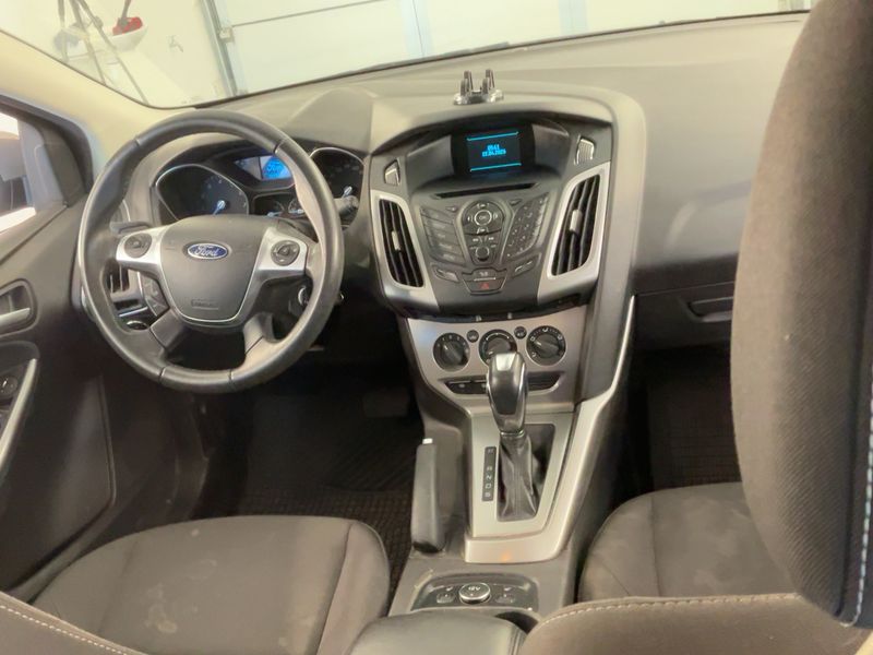 Ford Focus 1.6 Ti-VCT SYNC Edition 2014 – снимка 18