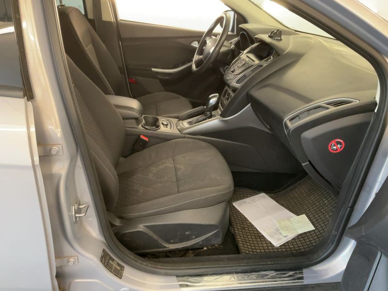 Ford Focus 1.6 Ti-VCT SYNC Edition 2014 – снимка 17