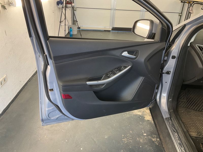Ford Focus 1.6 Ti-VCT SYNC Edition 2014 – снимка 33