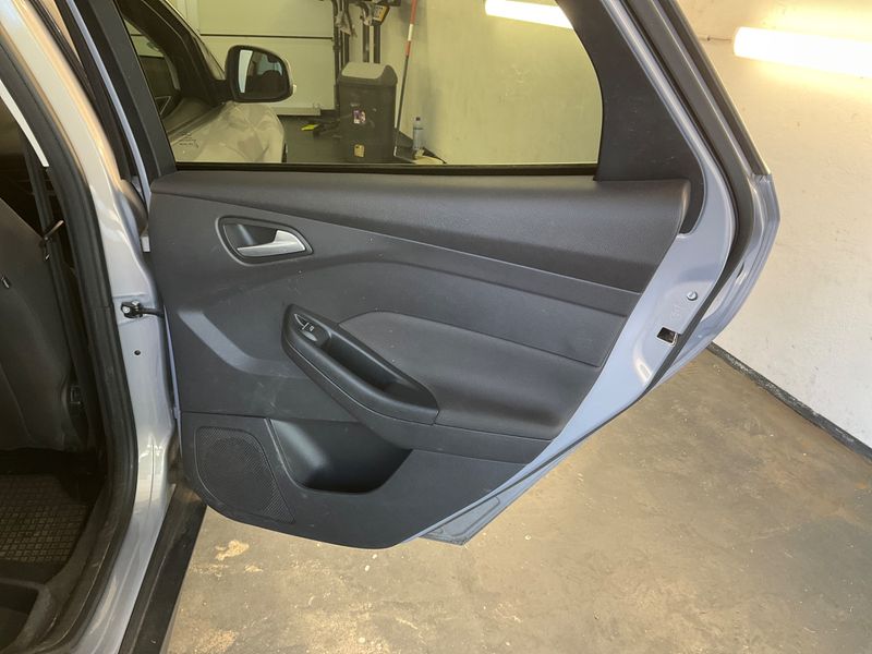 Ford Focus 1.6 Ti-VCT SYNC Edition 2014 – снимка 38