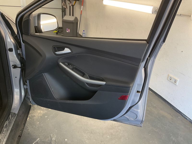 Ford Focus 1.6 Ti-VCT SYNC Edition 2014 – снимка 40