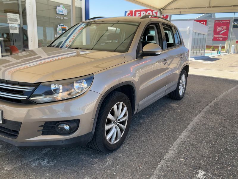 Volkswagen Tiguan 2.0 TDI T1 BlueMotion Tech 2012 – снимка 2