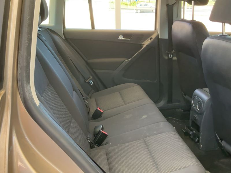 Volkswagen Tiguan 2.0 TDI T1 BlueMotion Tech 2012 – снимка 19