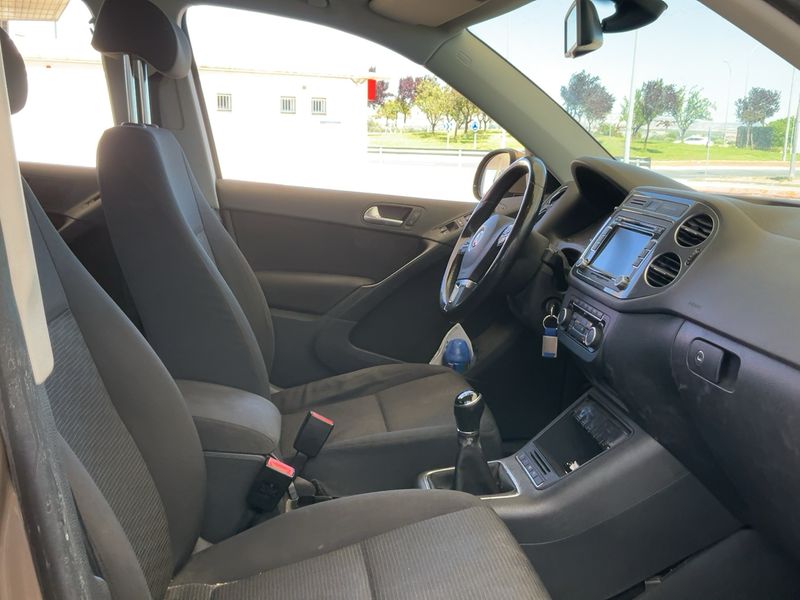 Volkswagen Tiguan 2.0 TDI T1 BlueMotion Tech 2012 – снимка 16