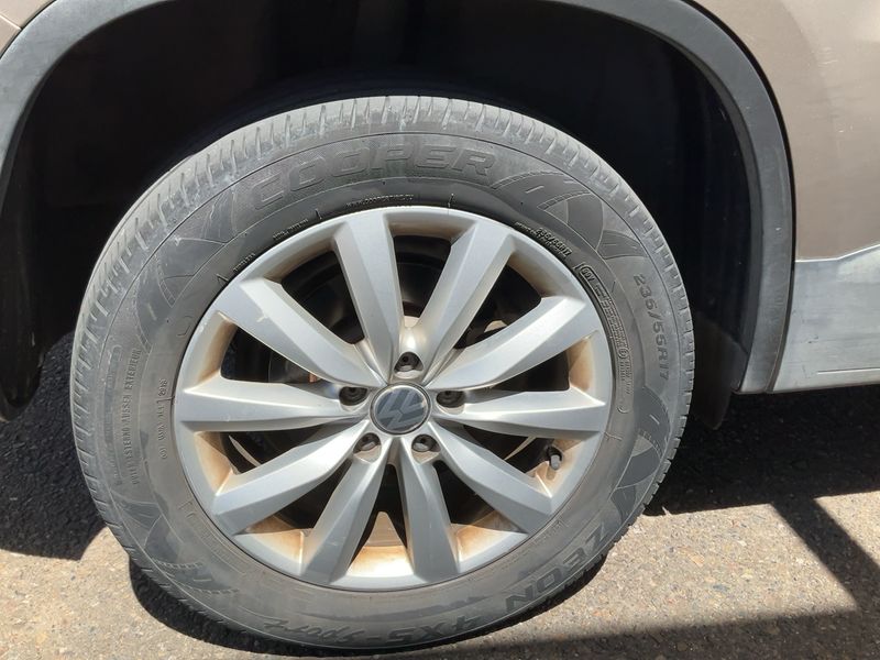 Volkswagen Tiguan 2.0 TDI T1 BlueMotion Tech 2012 – снимка 9