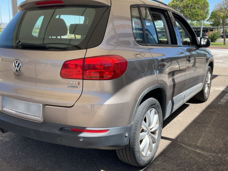 Volkswagen Tiguan 2.0 TDI T1 BlueMotion Tech 2012 – снимка 8