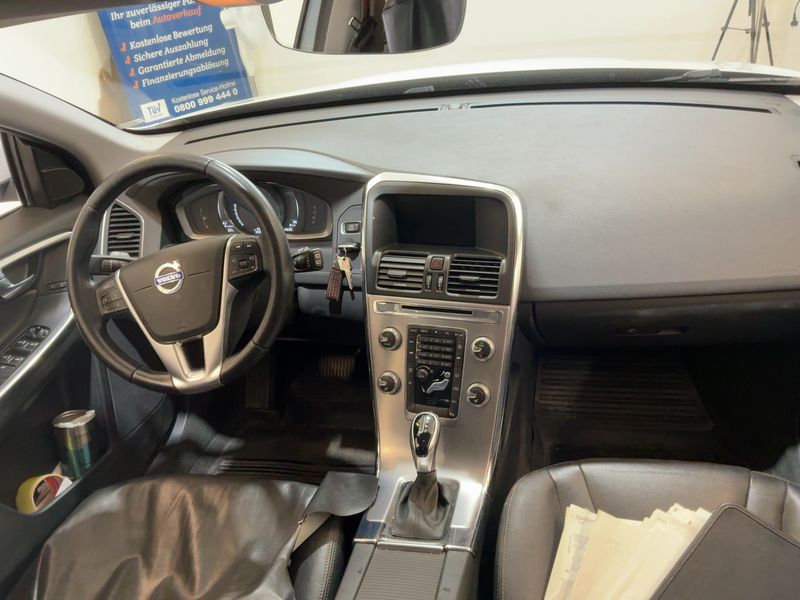 Volvo XC60 2.0 D3 Summum 2WD 2017 – снимка 17