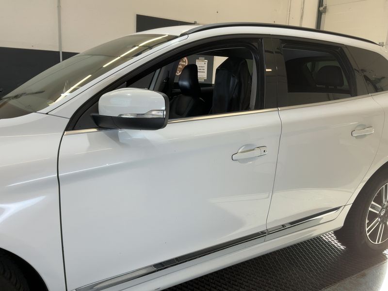 Volvo XC60 2.0 D3 Summum 2WD 2017 – снимка 4