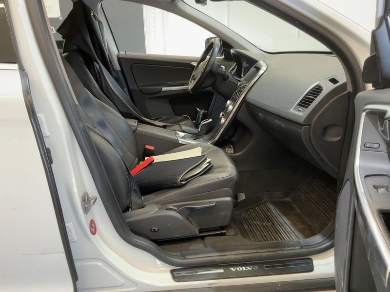 Volvo XC60 2.0 D3 Summum 2WD 2017 – снимка 16