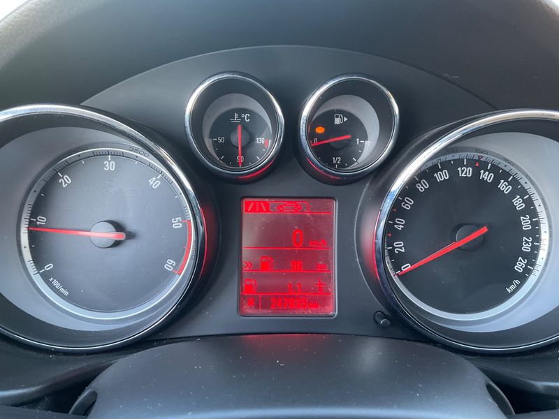 Opel Insignia Sports Tourer 2.0 CDTI Cosmo 2011 – снимка 4