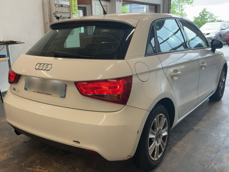 Audi A1 Sportback 1.6 TDI Ambiente 2014 – снимка 8