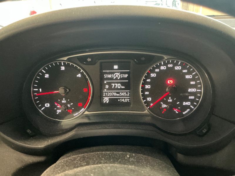 Audi A1 Sportback 1.6 TDI Ambiente 2014 – снимка 19