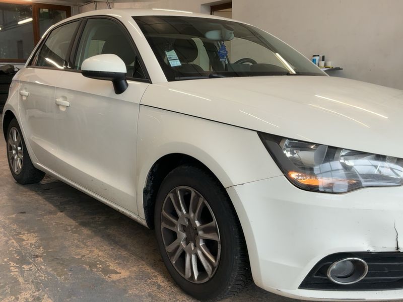Audi A1 Sportback 1.6 TDI Ambiente 2014 – снимка 12