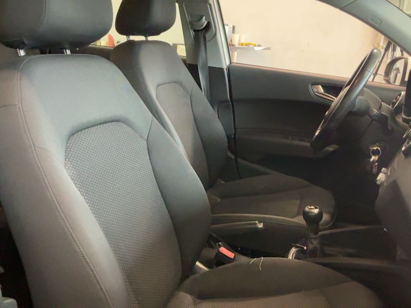 Audi A1 Sportback 1.6 TDI Ambiente 2014 – снимка 17