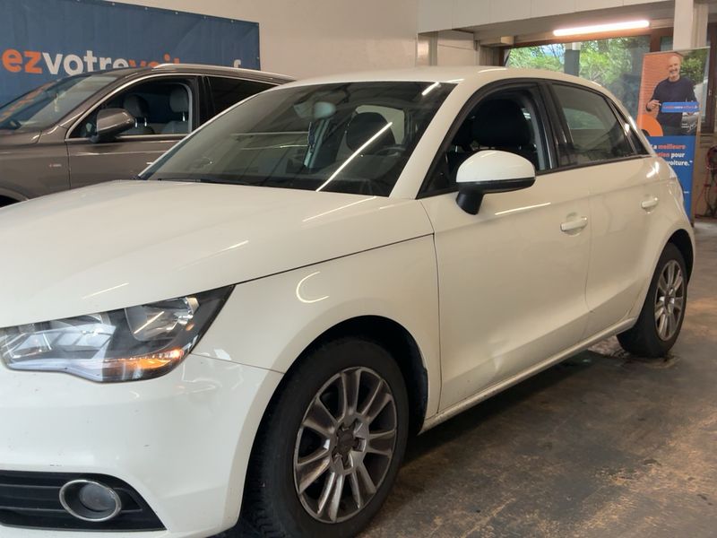Audi A1 Sportback 1.6 TDI Ambiente 2014 – снимка 2