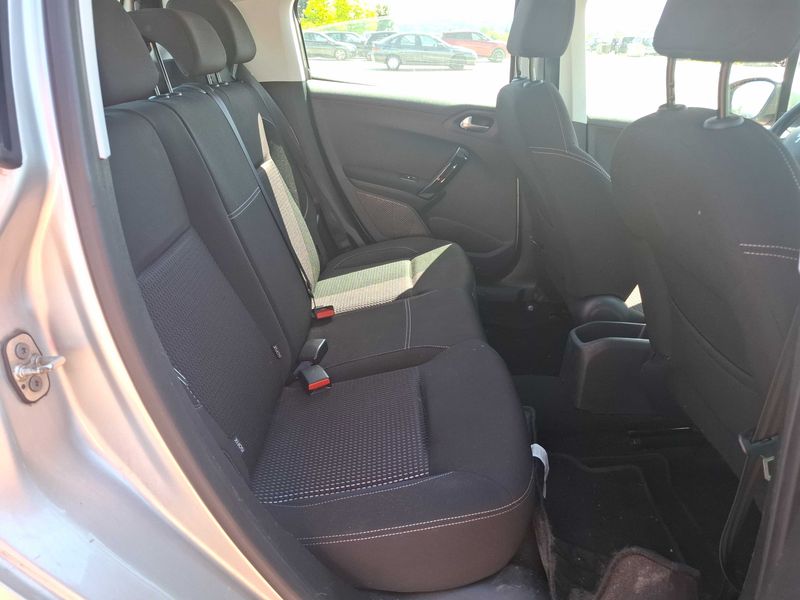 Peugeot 208 1.2 PureTech Allure 2018 – снимка 14