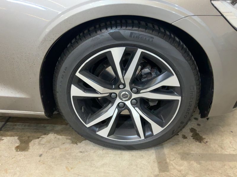 Volvo V60 2.0 D4 R-Design 2019 – снимка 11