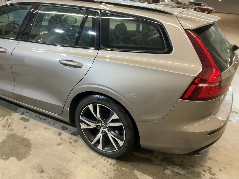 Volvo V60 2.0 D4 R-Design 2019 – снимка 6