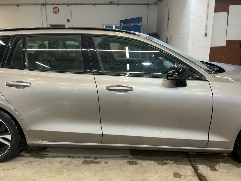 Volvo V60 2.0 D4 R-Design 2019 – снимка 10