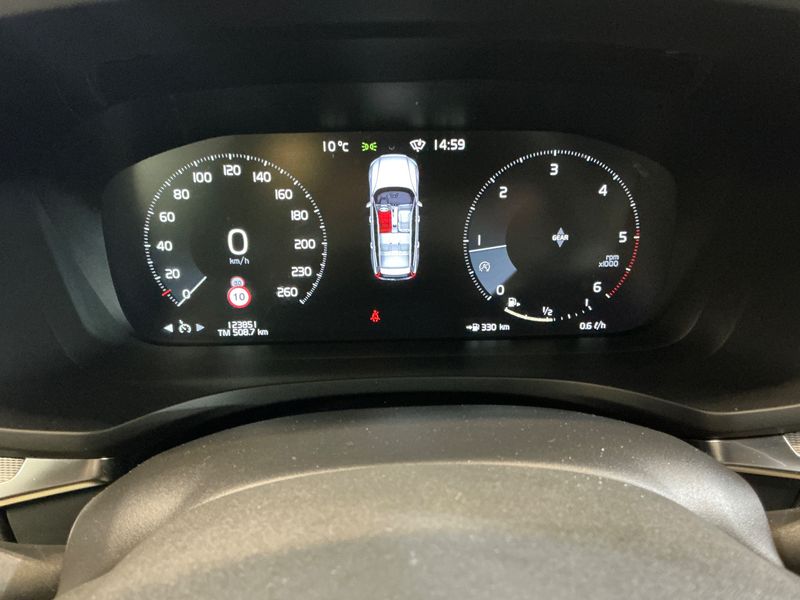Volvo V60 2.0 D4 R-Design 2019 – снимка 19