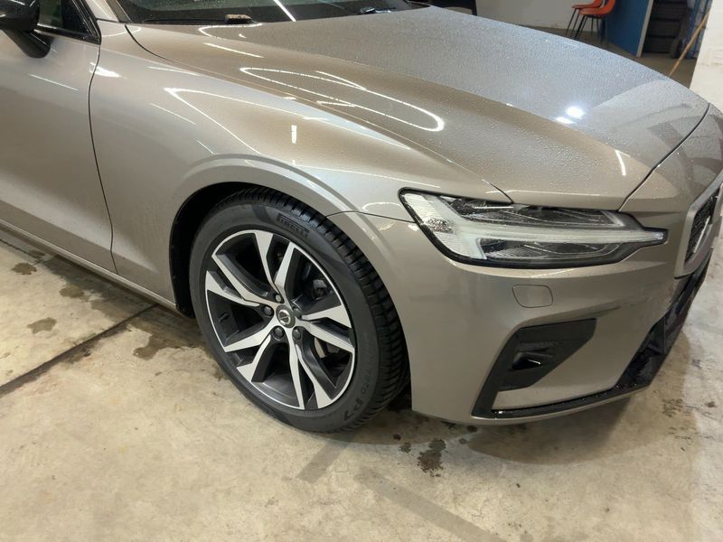 Volvo V60 2.0 D4 R-Design 2019 – снимка 12
